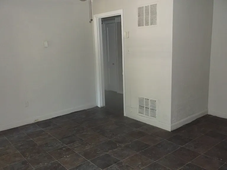 1439 Semmes St — Photo 5