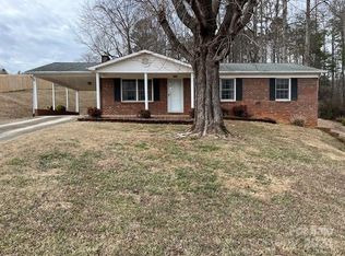 2535 Post Pl NE, Lenoir, NC 28645