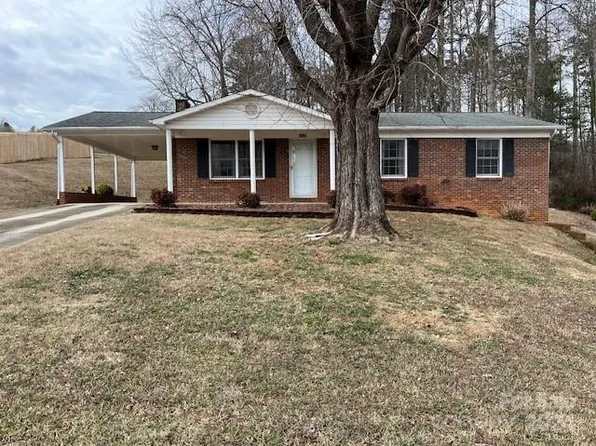 2535 Post Pl NE, Lenoir, NC 28645
