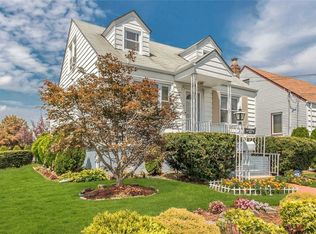 492 Lincoln St, Cedarhurst, NY 11516