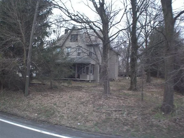 3850 Mauch Chunk Rd, Whitehall, PA 18052