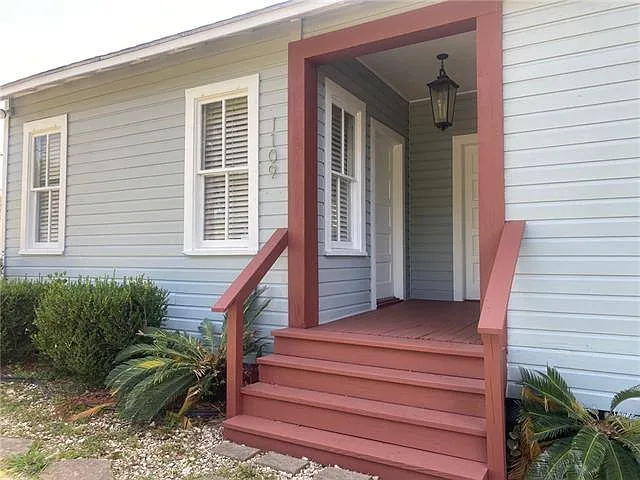 1109 S Holly St — Photo 4