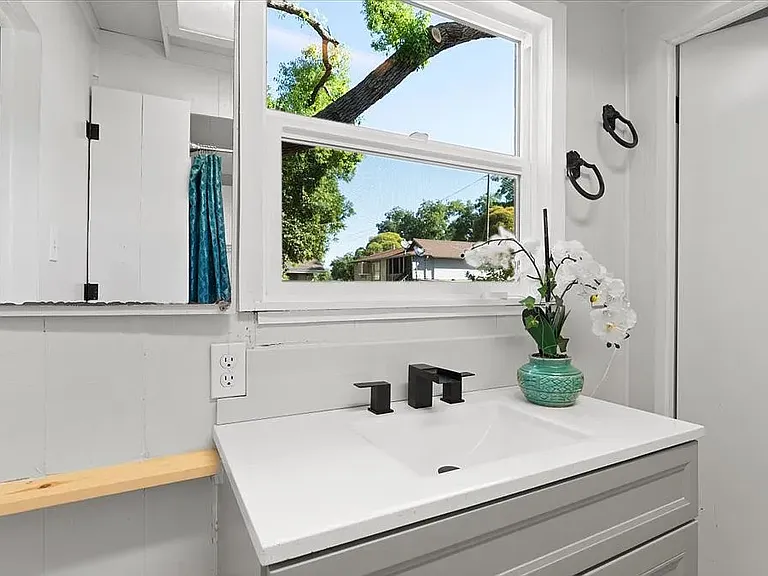 3281 Myers St — Photo 8