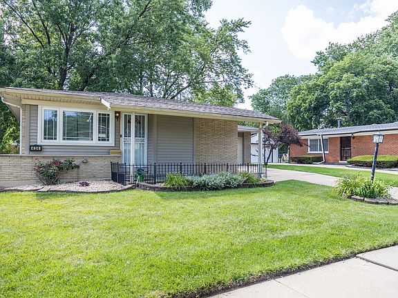 2nd image of 434 N Park Dr