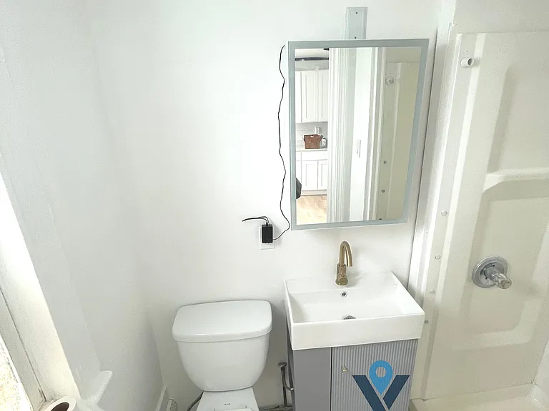 14 Crown St #2E — Photo 12