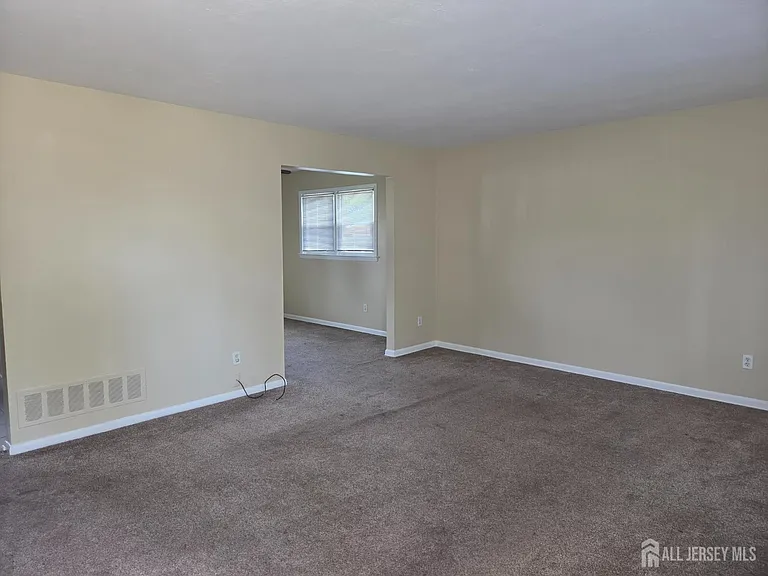 8 Chester Ct — Photo 4