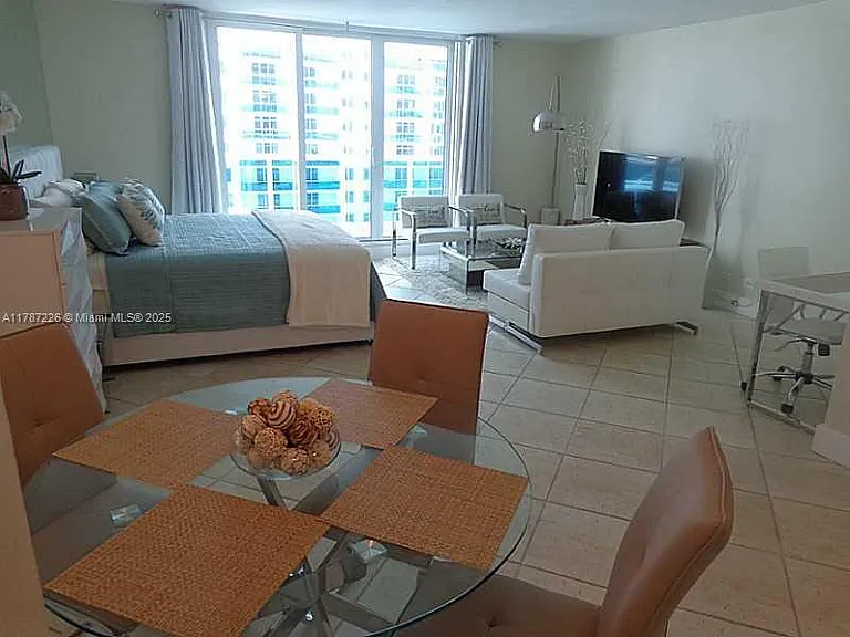 2301 Collins Ave #1221 — Photo 9