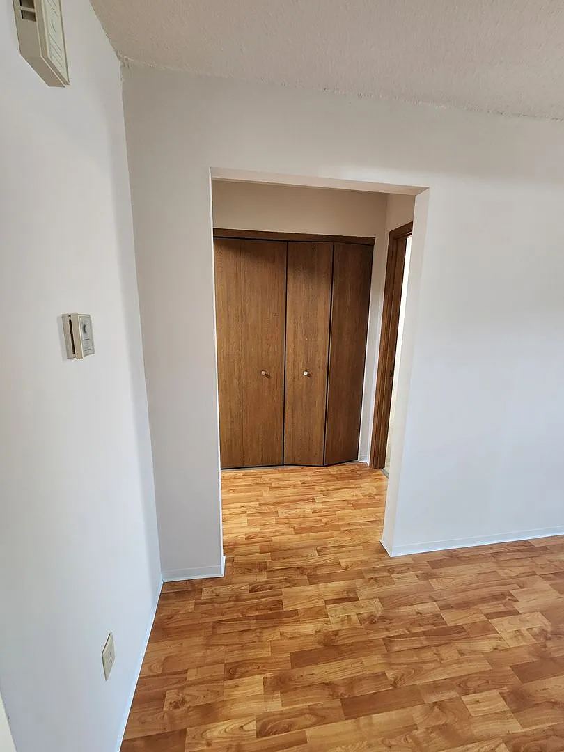 Sherman Square Apartments — Photo 4