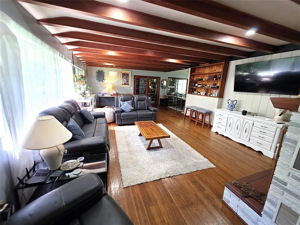 3 bed, 2.0 bath, 2044 sqft, $2,800 — Photo 3