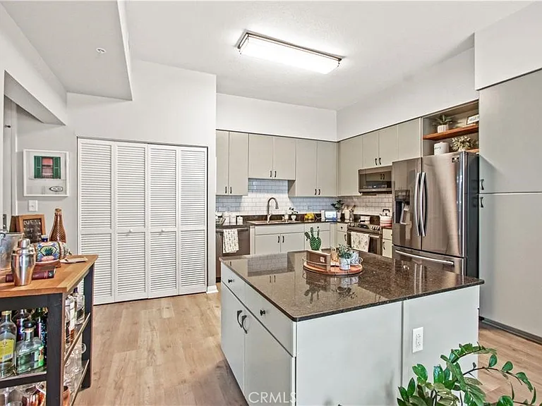488 E Ocean Blvd #404 — Photo 2