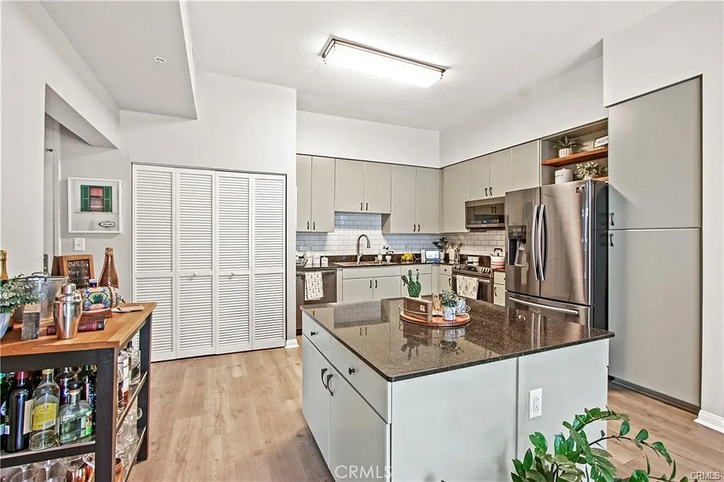 Building Photo - 488 E Ocean Blvd #404