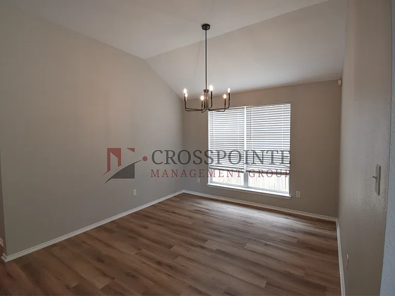 112 Ken Cir — Photo 4