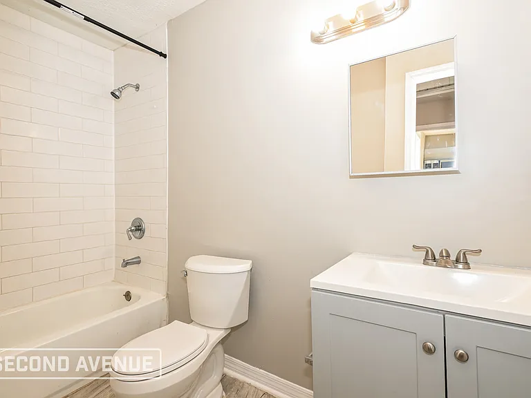 1548 W 23rd St — Photo 15