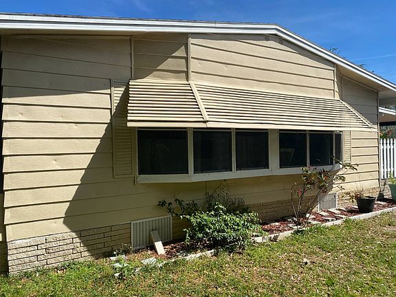 5th image of 221 Country Ln