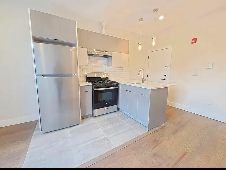 535 Hawthorne Ave #203 — Photo 2
