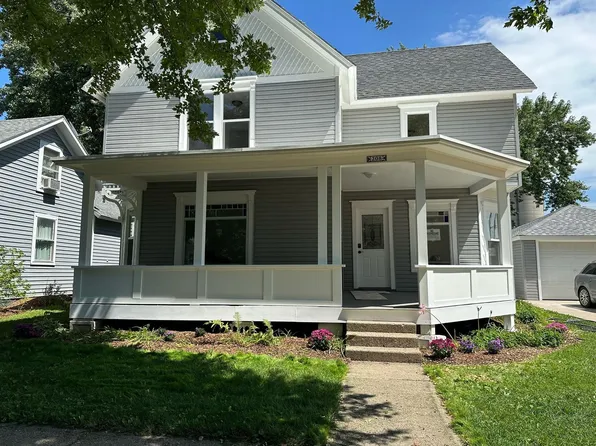 208 N Elm St, Franklin Grove, IL 61031