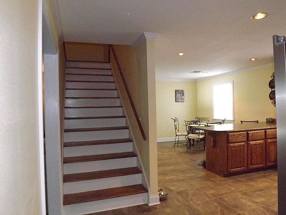 2nd image of 157 Redwood St