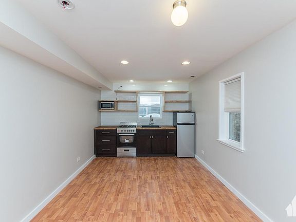 5th image of 3535 W Wrightwood Ave