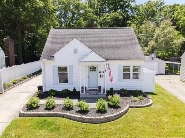 2268 Parkview Dr, Cuyahoga Falls, OH 44223
