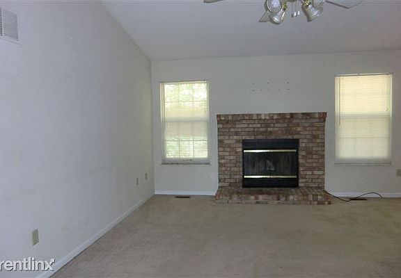 122 Forest Living Room - Troy