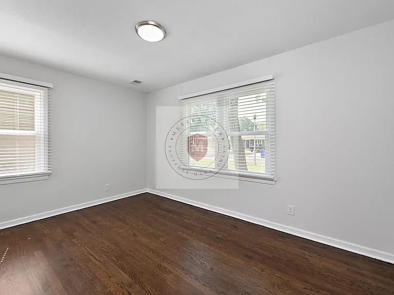 8006 W 85th St — Photo 15