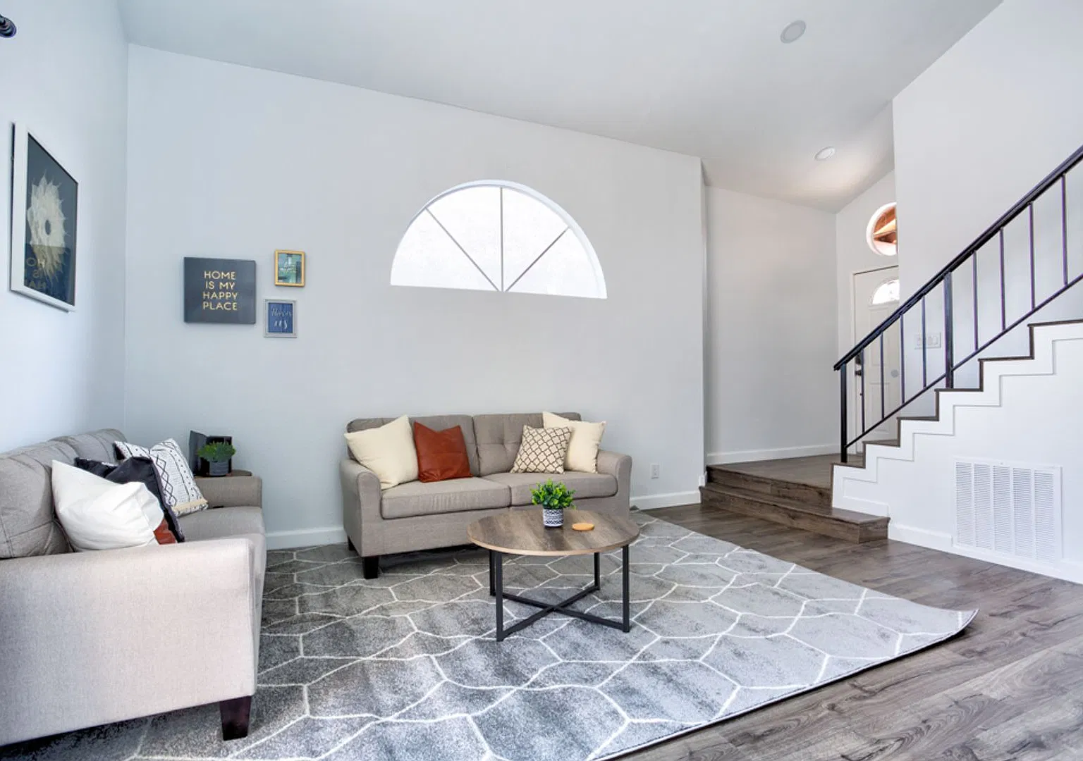 Minimum 3-month lease! Remodeled and Elegant Home located in a desirable area of south Fontana — Photo 2