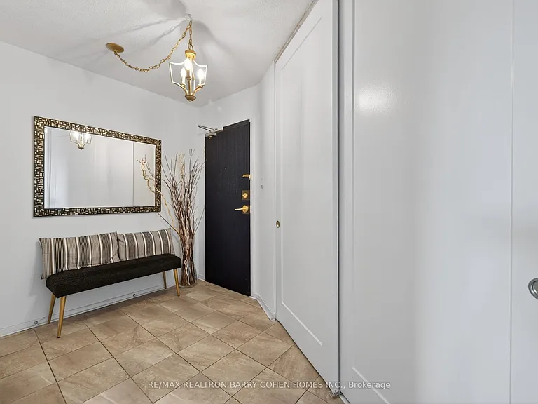 150 Neptune Dr #304 — Photo 3