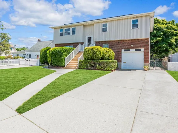 189 Water Lane S, Levittown, NY 11756