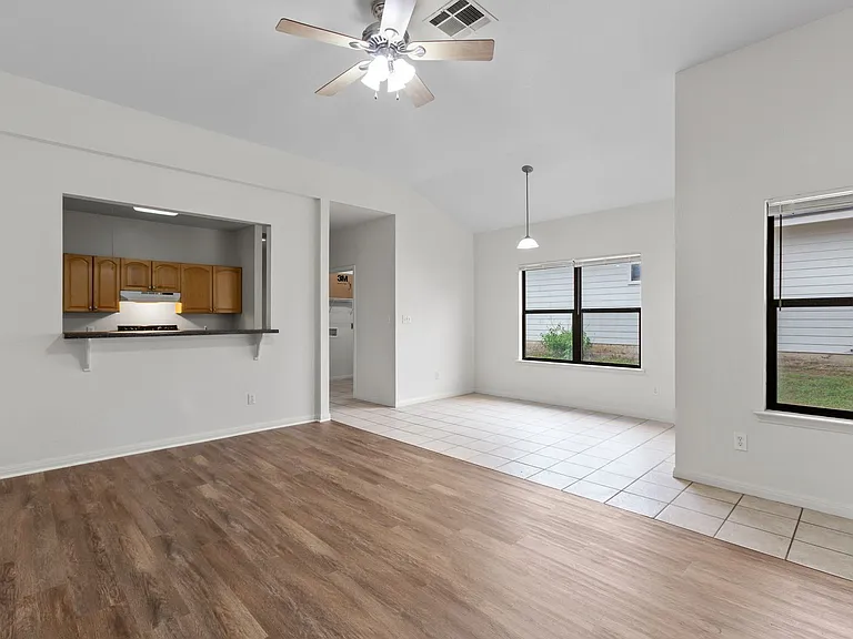 1103 Advance St — Photo 6
