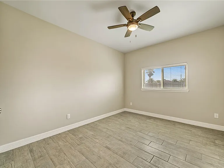 7721 Dove Hollow Dr — Photo 23
