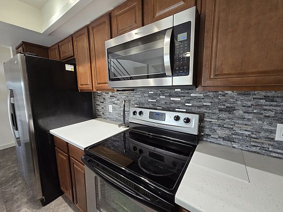 5th image of 402 Forest Edge Ln APT A