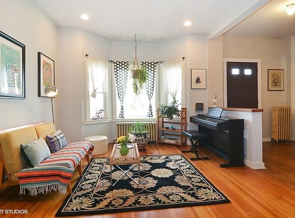 2nd image of 3713 N Kedzie Ave