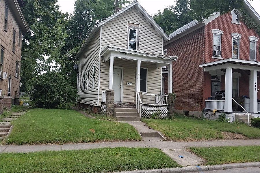 2nd image of 922 W Dewald St