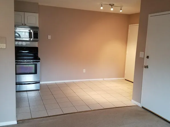 6 Dailey St APT I, Attleboro, MA 02703