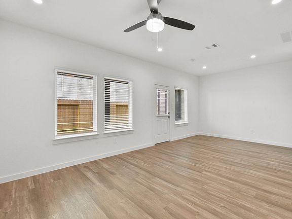 5th image of 3018 La Latina Dr