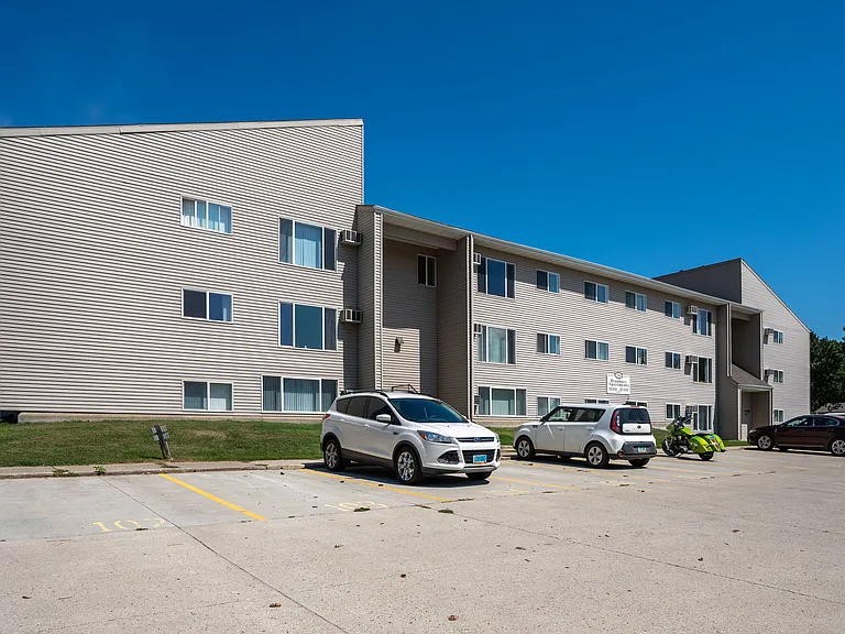 Bismarck, ND Bradbury Apartments | Exterior