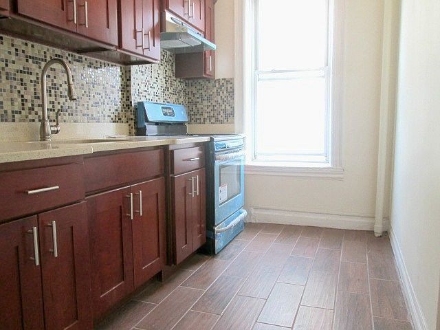 2nd image of 1136 Lincoln Pl