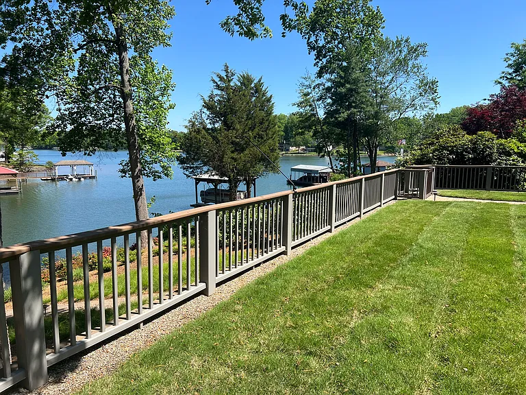 8010 Lakeview Dr — Photo 24