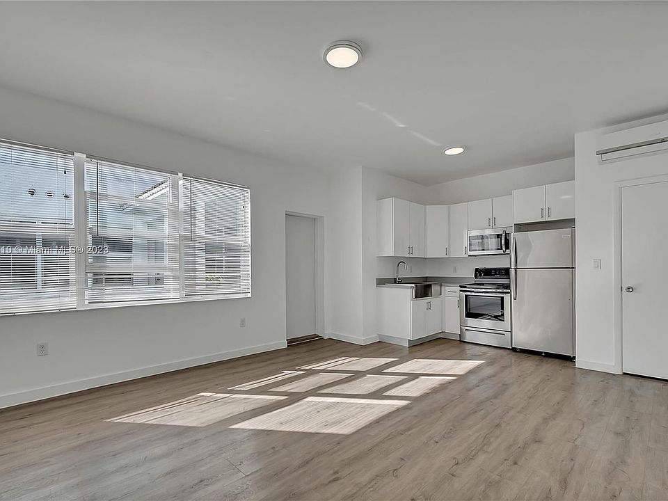 1st image of 402 NW 12th Ave APT 210