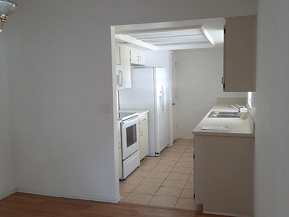 5th image of 1710 Sunrise Dr