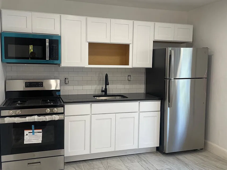 252 W Hazel St #3