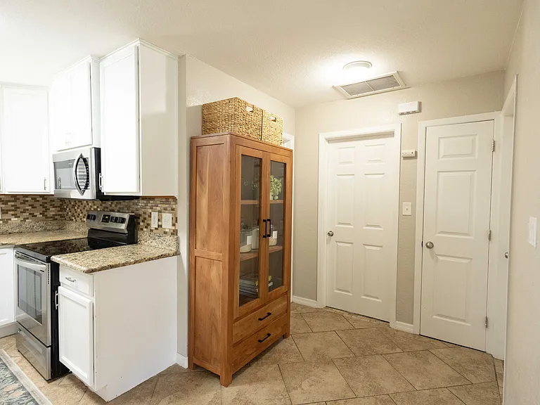 650 S Park Ave — Photo 10