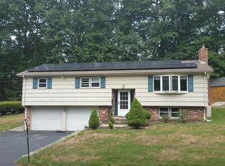 27 Mayflower Cir, Leicester, MA 01524