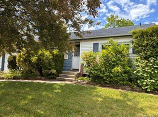 190 Hilltop Dr, Brentwood, NY 11717