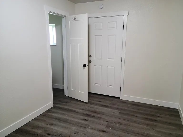 2423 Pacific Ave — Photo 3