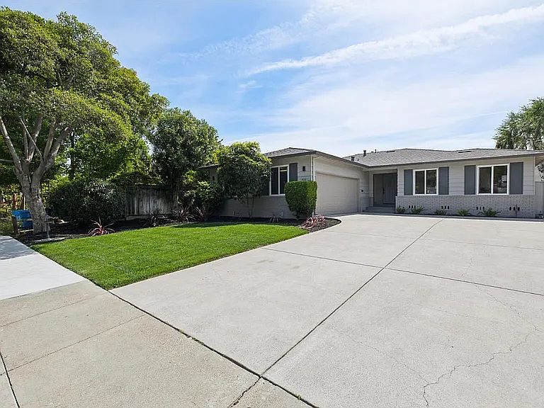 1st image of 935 Circle Dr