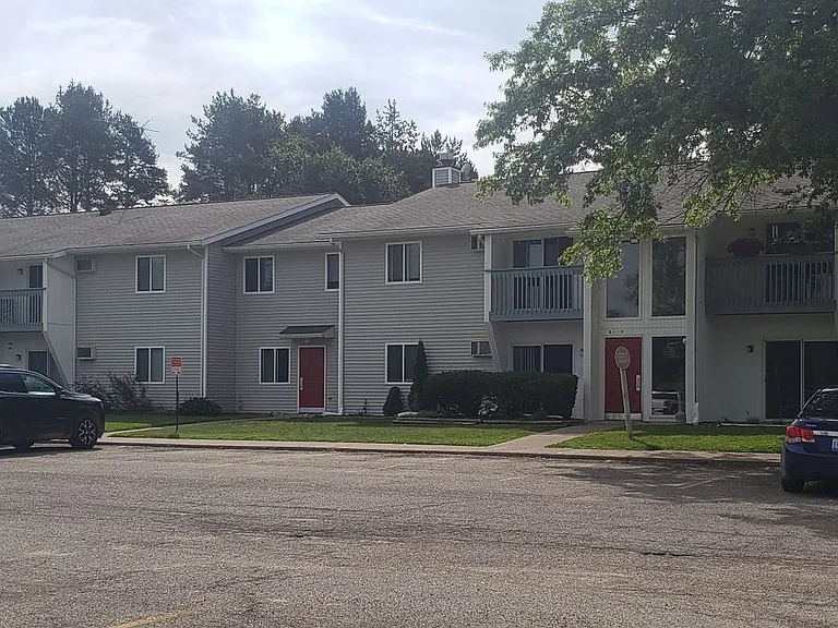 Glen Crest Apartments — Photo 4