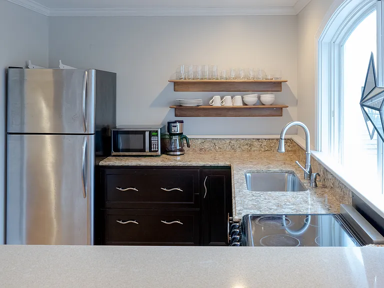 15 Florence Ave — Photo 6