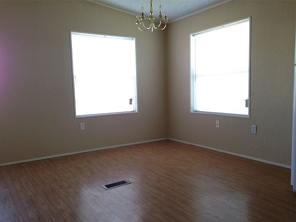5th image of 364 Silver Spur Dr