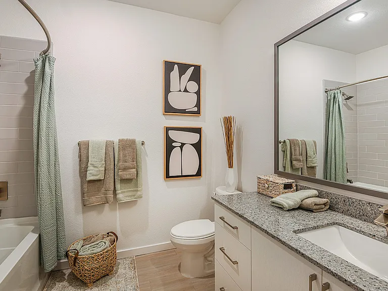 The Easton Riverview Apartments — Photo 22